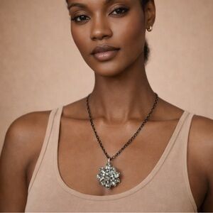 Crystal Flower Statement Necklace Rhinestone Floral Pendant Silver Tone Chain